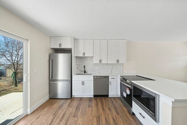 Photo - 6364 Julian St