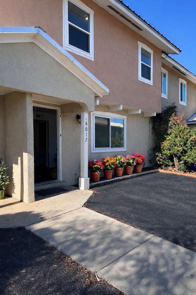 Your New Townhome - 6017 Calle Nueve NW