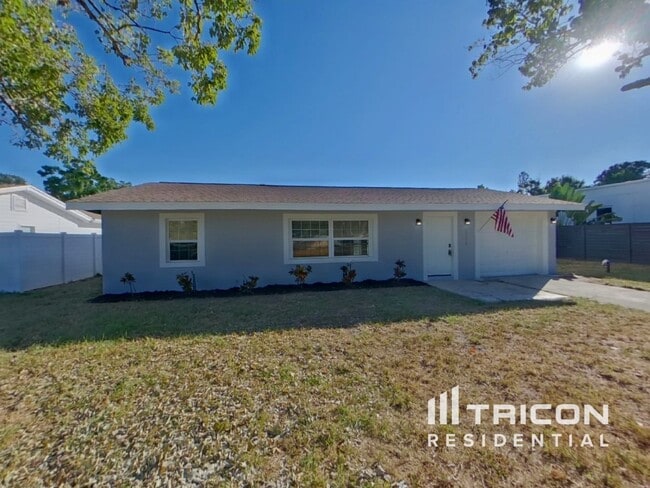 Building Photo - 2324 Bougainvillea St