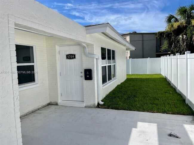 Photo - 5719 NW 28th St Unit 5719