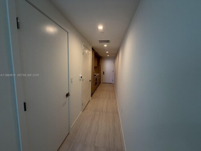 Photo - 77 SE 5th St Unidad 3204