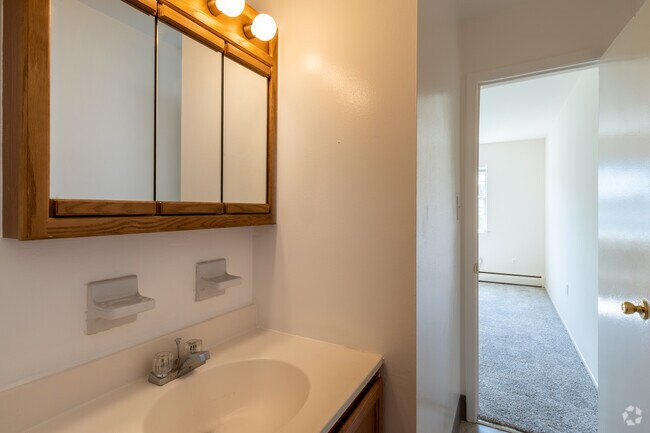 2BR, 1.5BA - 908-957SF - Half Bath