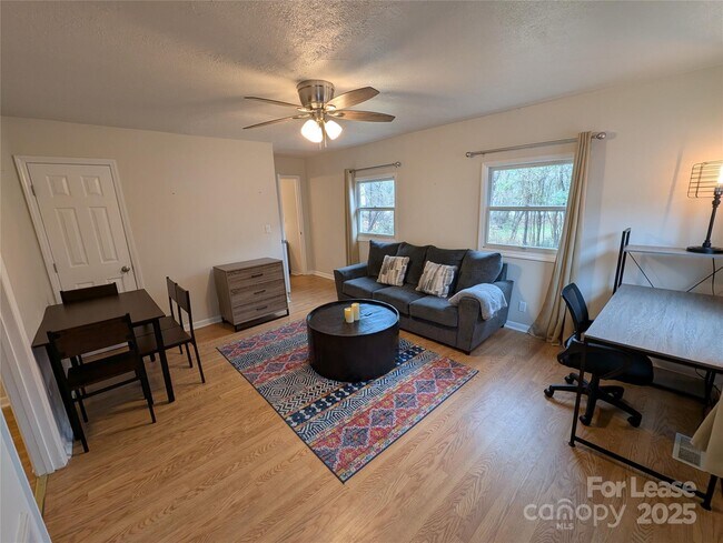 Photo - 25.5 Woodrow Ave