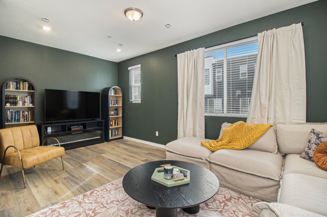 Photo - 1753 Peak Lp