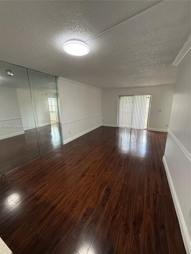 Photo - 862 NE 209th St Unidad 106-39