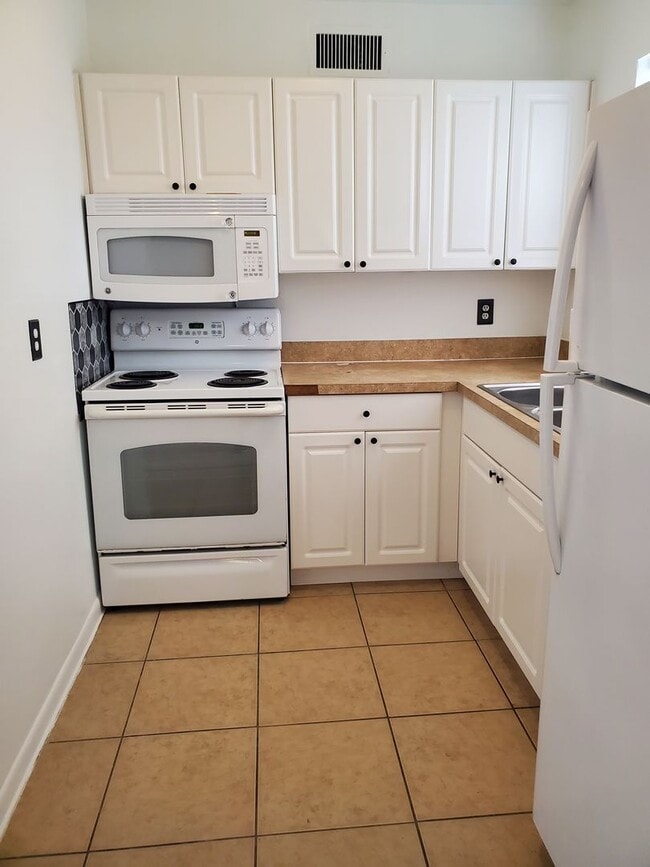 Photo - Clean & Cozy 2 Bedroom Home