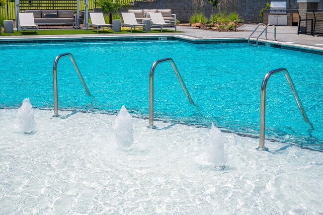 Echelon at Charlotte Resort-Style Pool