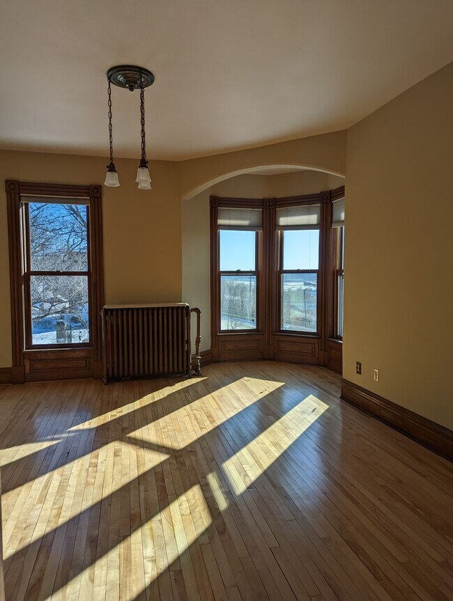 Photo - 653 5th St E Unit Upper