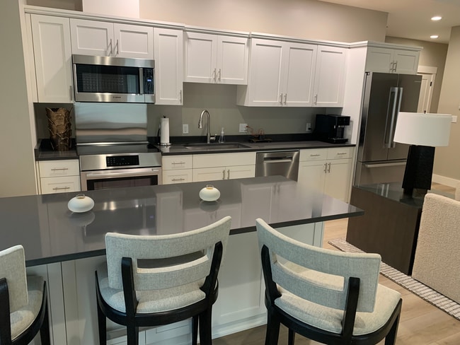 Kitchen / Peninsula - 16500 Boones Ferry Rd Unit 210