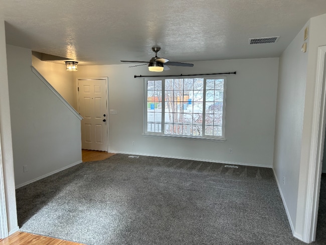 Photo - 1427 W Roberts Pl