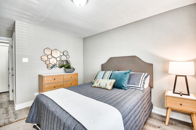 2545 W Fitch