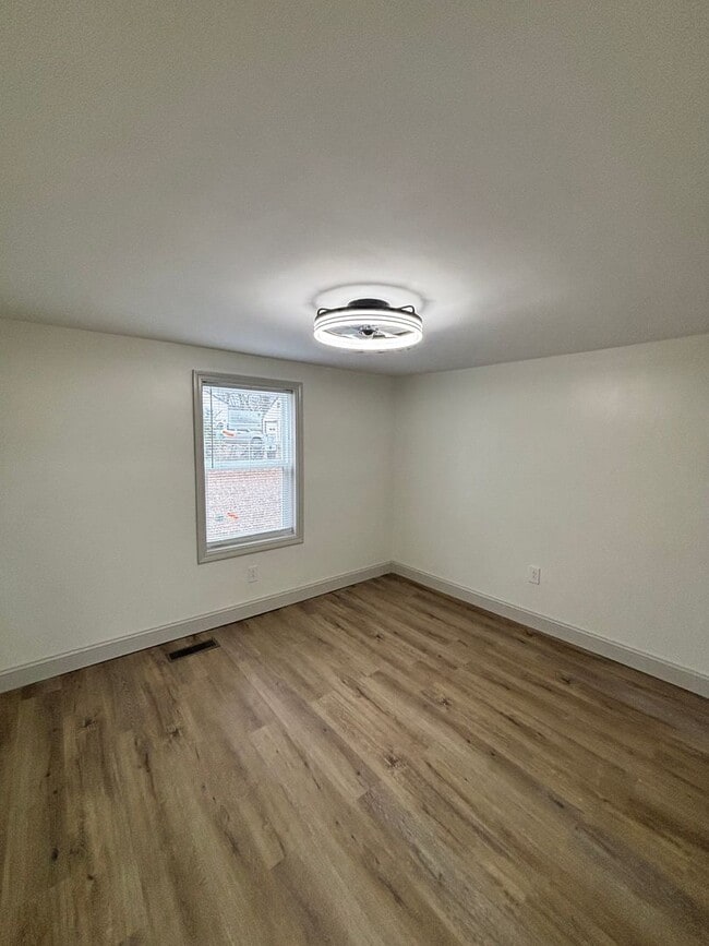 Photo - Newly Remodeled 3bd/1bth!!