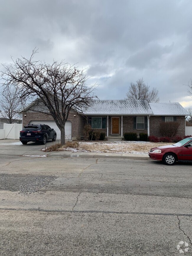 Building Photo - Large Family Lehi Home
