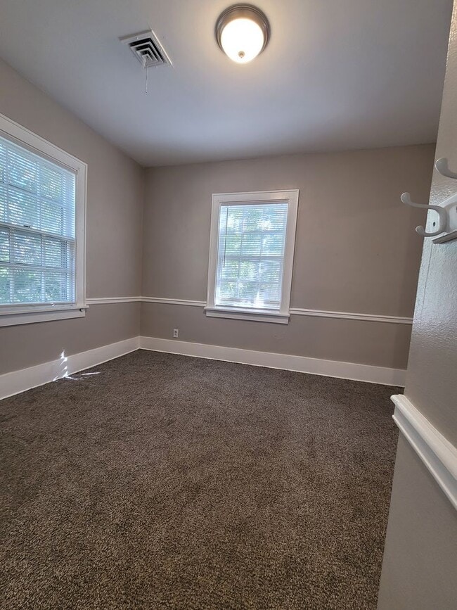 Photo - Spacious Blackstone Three Bedroom! Coming ...