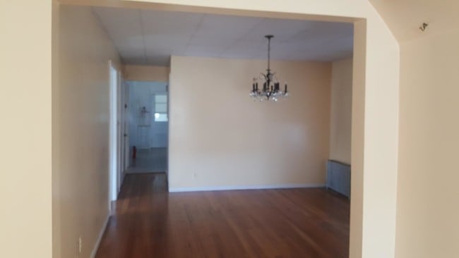 Photo - 90 Rossiter Ave