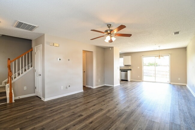 Photo - 913 River Trail Rd