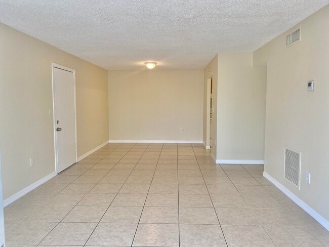 Photo - 405 Executive Center Dr Unit 208
