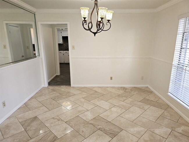 Building Photo - 347 Forest Lake Dr