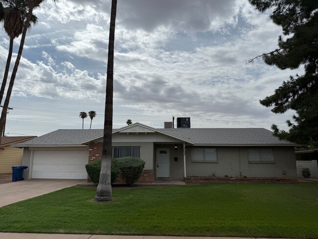 Building Photo - 5-Bedroom Home In Tempe