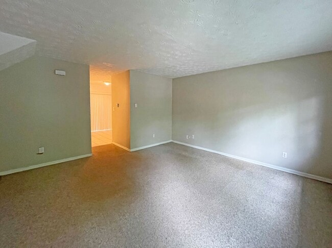 Photo - SPACIOUS TOWNHOME near Downtown! Washer/Dr...