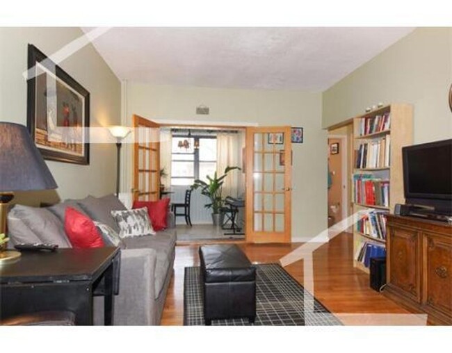 Nicely renovated 2 bed in Brighton. - Nicely renovated 2 bed in Brighton. House