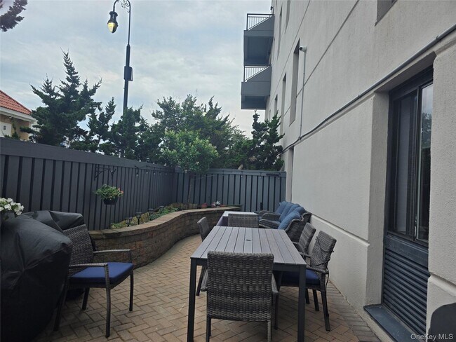 100 W Broadway Unit 1F