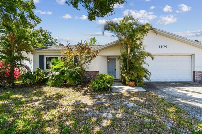 Building Photo - 1930 Groveland Rd Rental