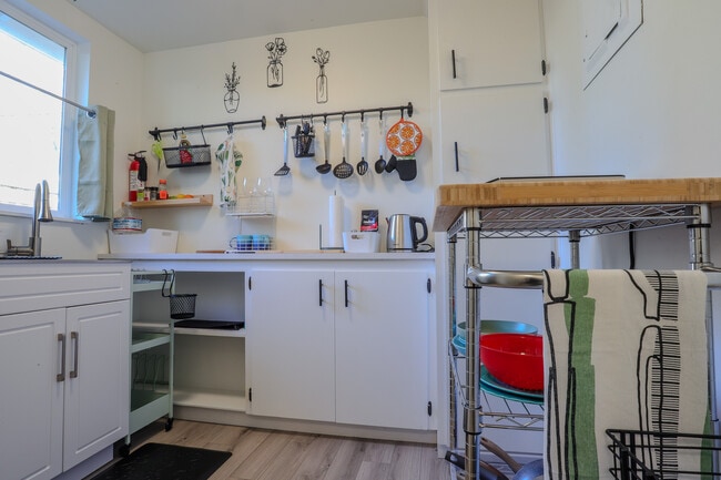 Photo - 8915 NE Hill Way