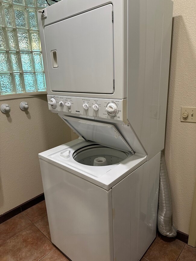 Photo - 1919 4th St Unidad Downtown Treehouse