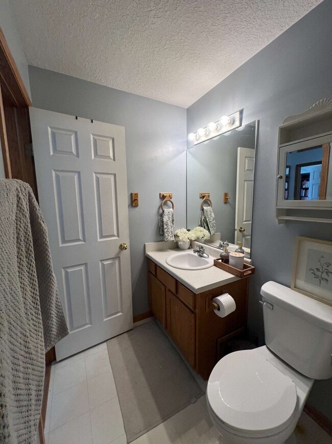Photo - 402 4th St NW