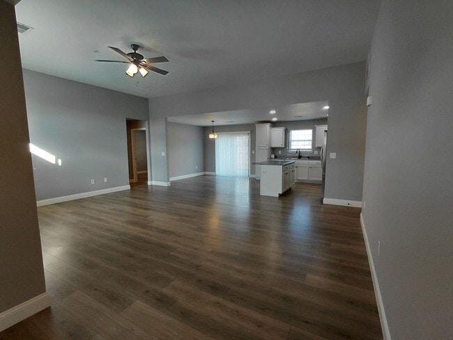 Building Photo - Beautiful home close to post