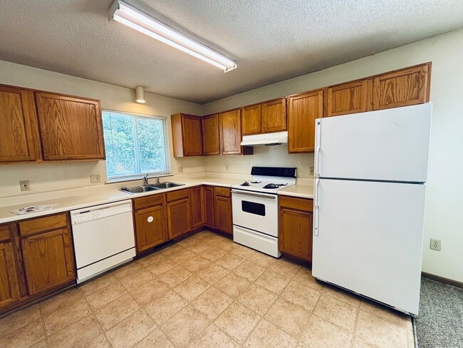 Photo - 4 Bed 2 Bath Centrally Located - Pre Leasing for the 2026/2027 School Year!