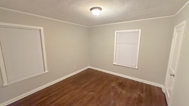 Photo - 2370 Larose Ave