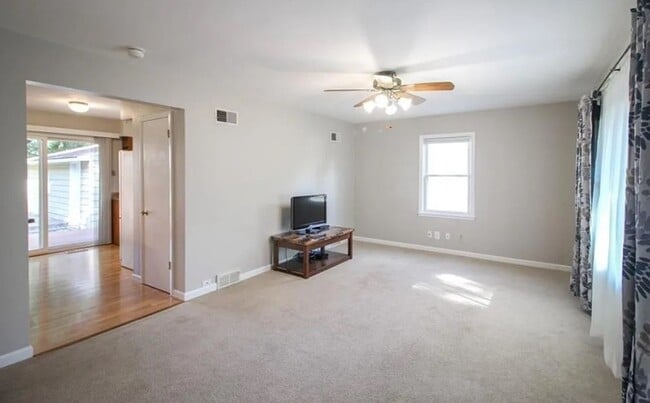 Photo - 3904 Bowdoin St