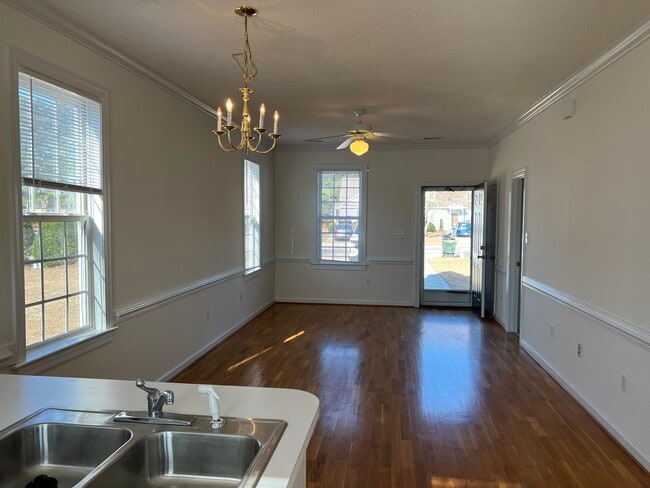 Photo - 3323 Whitlock Dr N