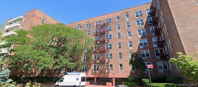 Building Photo - 66-01 Burns St Unit 3V