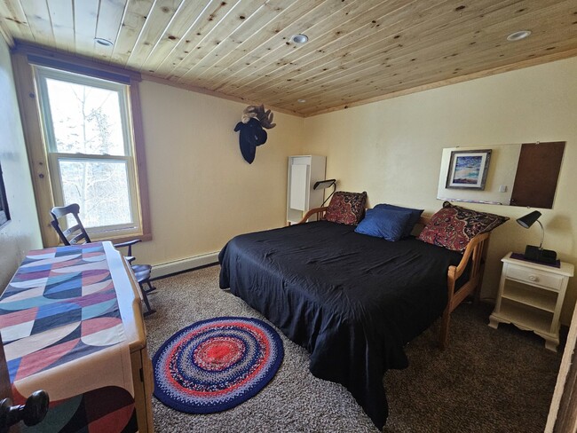 2 bedroom 1 bathroom unit in Treehouse! - 2 bedroom 1 bathroom unit in Treehouse! Unit Treehouse  204 building C