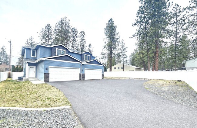 Photo - $2,300 - 3 Bed / 2.5 Bath Gorgeous Newer Built Duplex in North Spokane