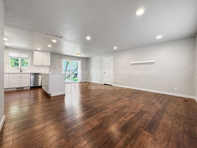 Photo - 2918 N Redway Rd