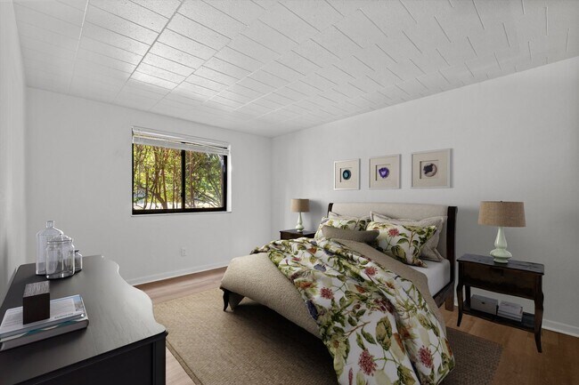Photo - Edgewood Court Apartments