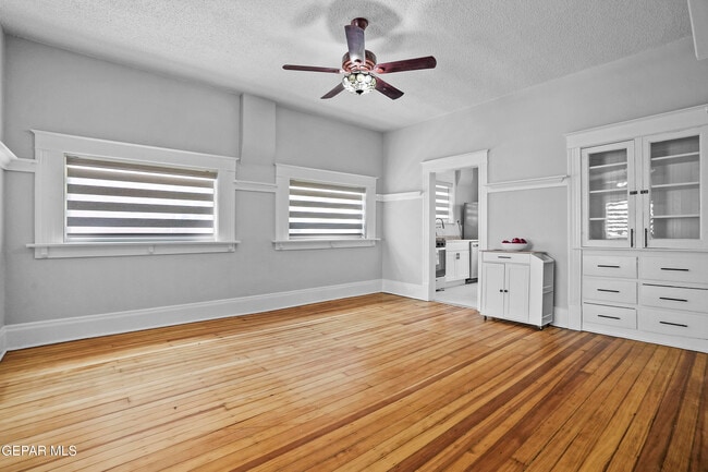 Photo - 305 E River Ave