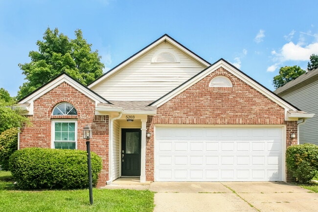 Building Photo - 5203 Pin Oak Dr Rental