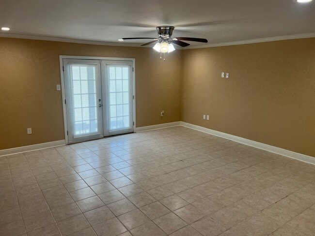 Photo - 5560 Maple Ridge Dr