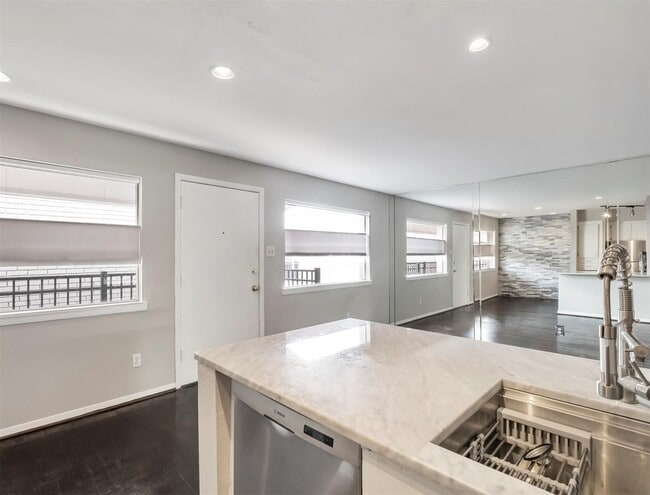 Photo - 309 Stratford St Unidad 20