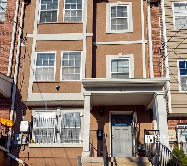 Photo - 5030 B St SE