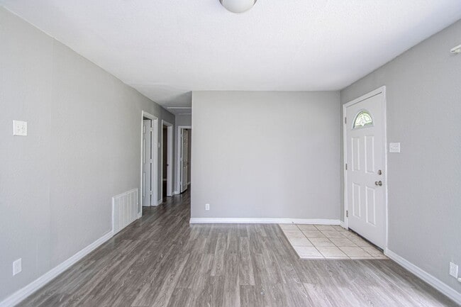Photo - Charming 3-Bedroom Home with Large Fenced Backyard in Little Rock!