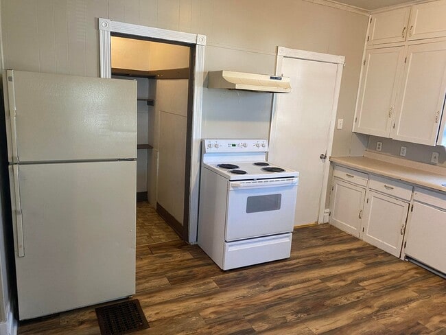Photo - 162 W 19th St
