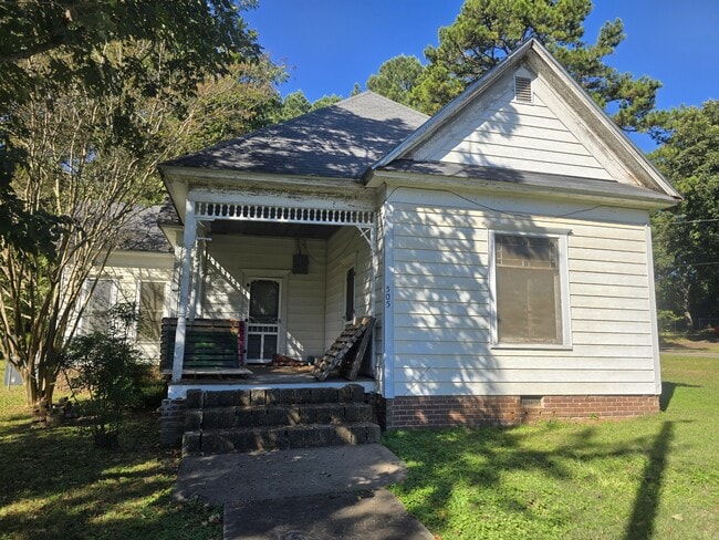 Photo - 505 Ave 2 NE