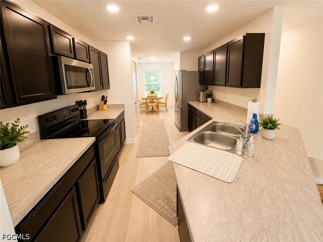 Photo - 120 NW 25th Ave