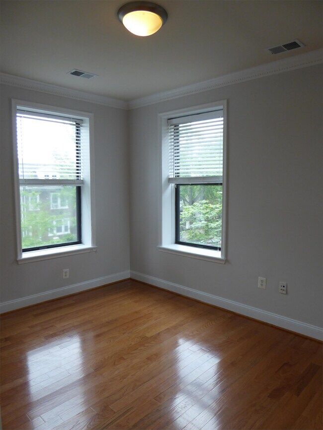 1437 Spring Rd NW